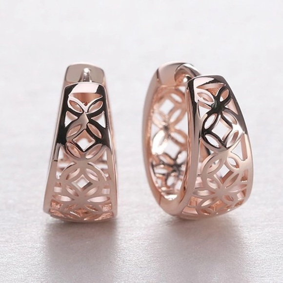 NEW!๐๐ROSE๐๐GOLDEN! SMALL!FILIGREE HOOPS!๐๐ - Picture 7 of 8